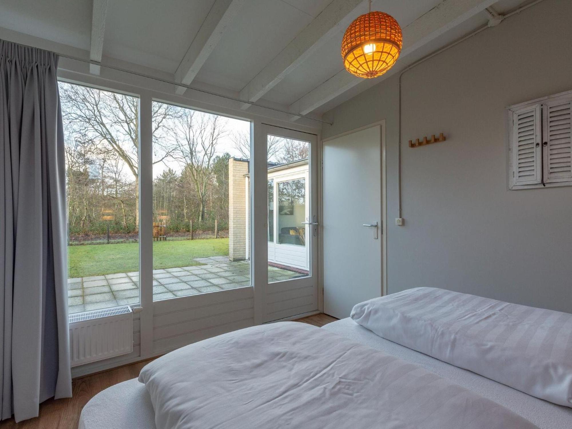 Attractive Bungalow With Elegant Garden Villa Sint Maartensvlotbrug Esterno foto