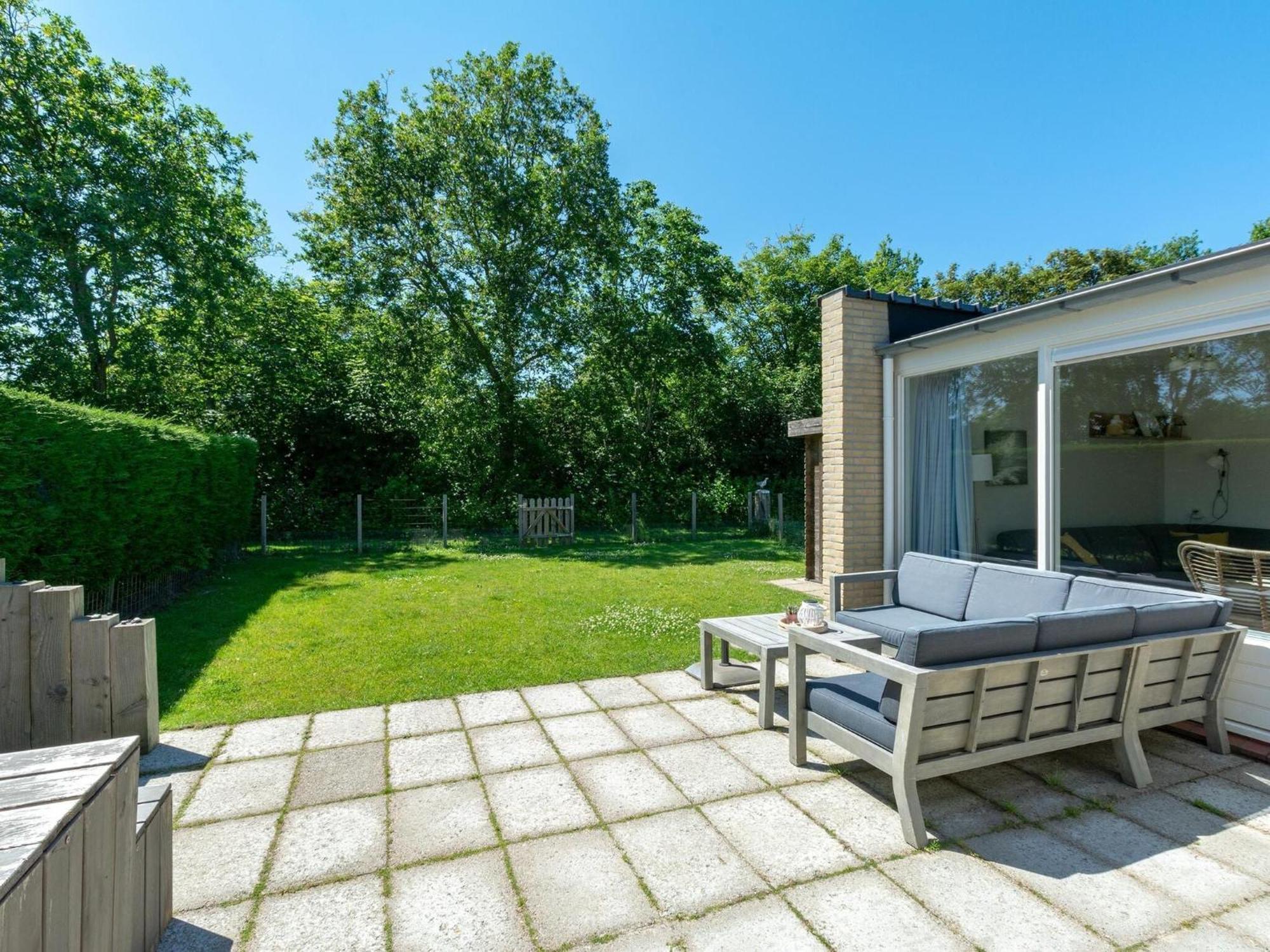 Attractive Bungalow With Elegant Garden Villa Sint Maartensvlotbrug Esterno foto