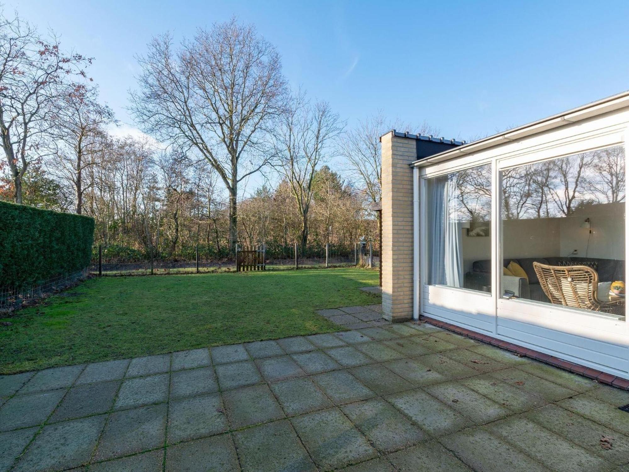 Attractive Bungalow With Elegant Garden Villa Sint Maartensvlotbrug Esterno foto